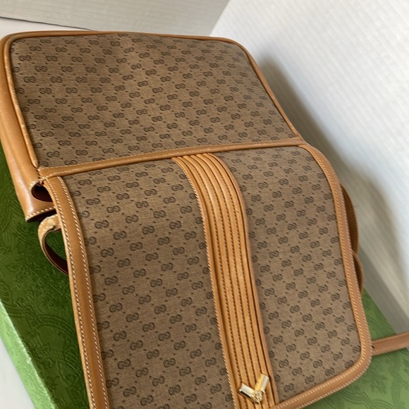 Authentic Gucci Crossbody/Shoulder Bag. - Picture 10 of 16